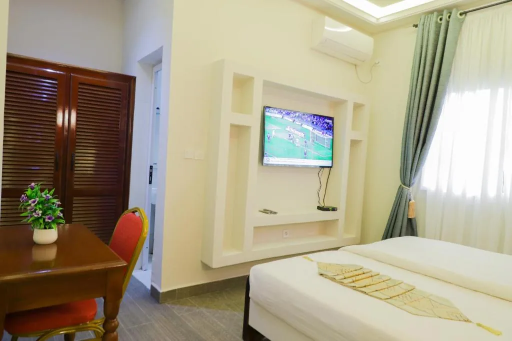 Chambre avec télévision à écran plat et climatisation